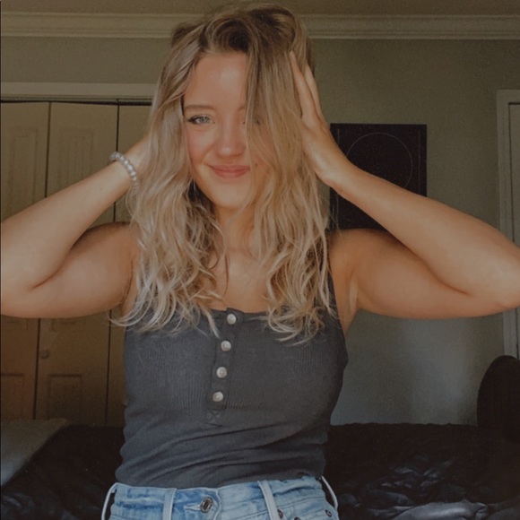 Meet your Posher, Briana - Picture 1 of 1